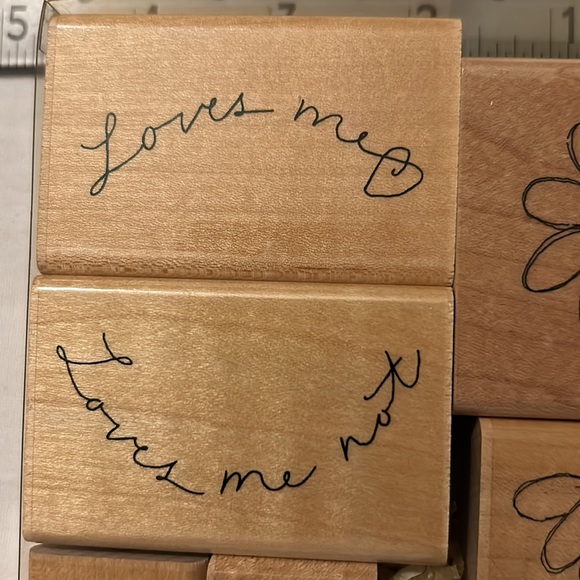 Loves me, loves me not S559 stamp set - Picture 2 of 8